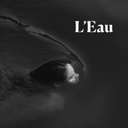 Photo de couverture pour le parfum naturel L'Eau de Floratropia : nageuse effleurant la surface - Noir et blanc
