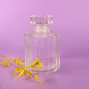 Flacon pour parfum vintage, fermé, avec un brin d'orge